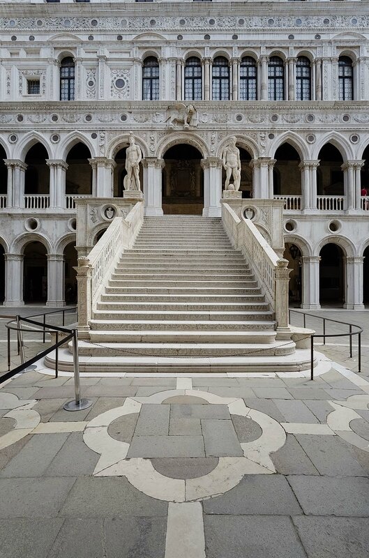 Doge's_Palace_Scala_dei_Giganti_BLS