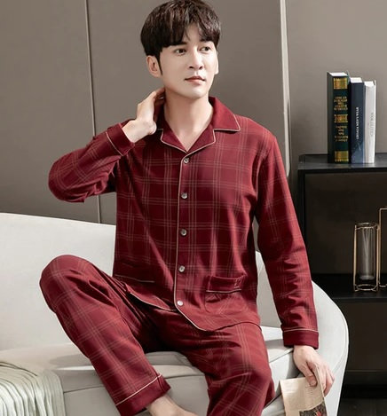 Un homme dans un pyjama coton
