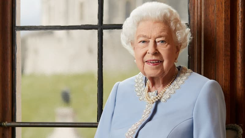 Le-nouveau-portrait-d-Elizabeth-II-devoile-le-1er-juin-2022-1423882