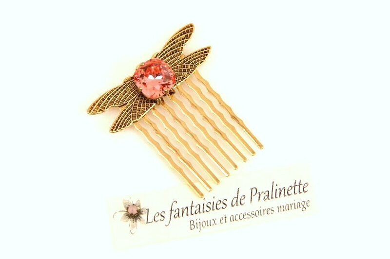 accessoires-peigne-libellule-et-cabochon-cristal-doré-rose-pêche