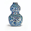 A blue and white and polychrome enamelled <b>double</b>-<b>gourd</b> <b>vase</b>, Ming dynasty, 16th century