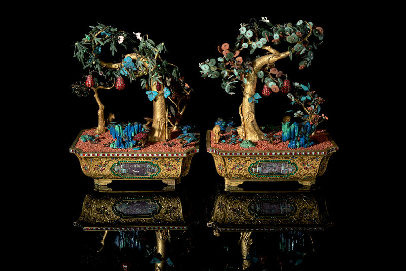 2024_NYR_22520_0006_002(a_pair_of_kingfisher_feather_jade_hardstone_and_coral_gilt-bronze_mode033849)