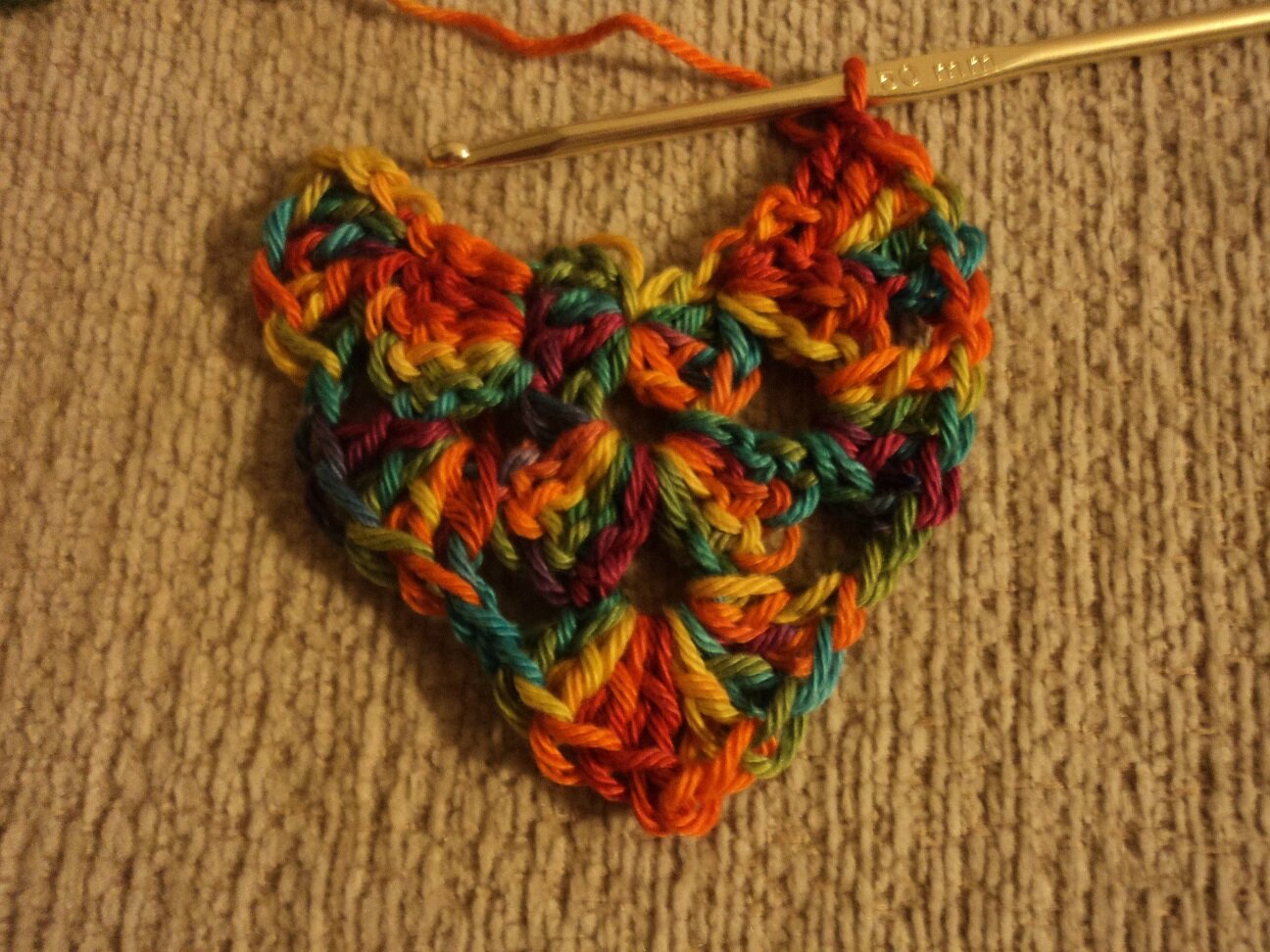 un premier châle Half granny square Granny mania