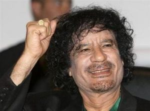 Kadhafi_sourit