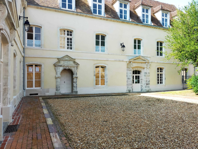 95-05-11 2 Hotel Dieu