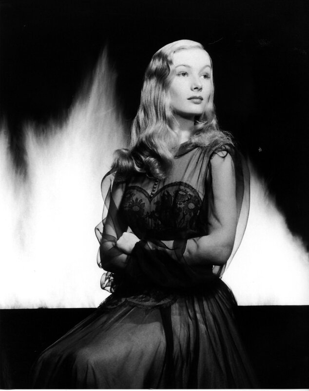 veronica_lake-1942-I_married_a_witch-by_Eliot_Elisofon-1-2
