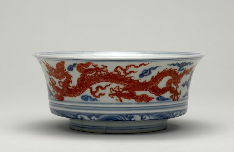 Box-bowl with iron-red dragons, Ming dynasty, Xuande mark and period, AD1426–35