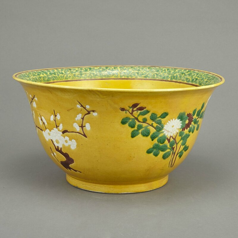 Chinese Famille Verte Yellow Ground Glazed Porcelain Bowl, Kangxi Mark and of the Period3