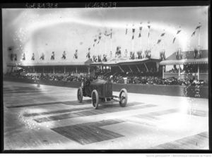 Goux_sur_Peugeot__devant_les_tribunes_____photographie_de_presse_____Agence_Rol__2