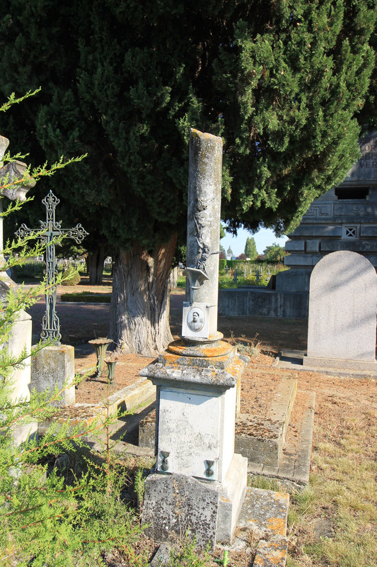 cimetière de Tours colonne tronquée (3)