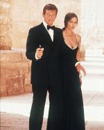 CL-Dress_Black_Jewels-style-barbara_bachs-1977-The_Spy_Who_Loved_Me-3-2