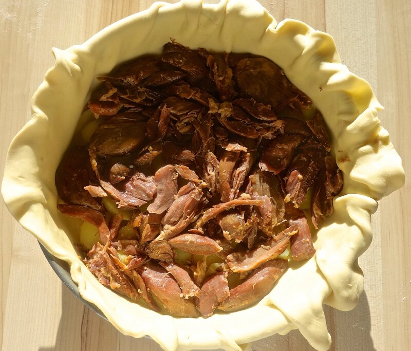 tourte au confit de canard, au foie gras, aux pommes de terre, cèpes, etc...