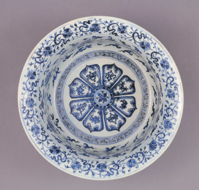 Blue and white ‘floral’ basin, Ming dynasty, Yongle period Qing court collection