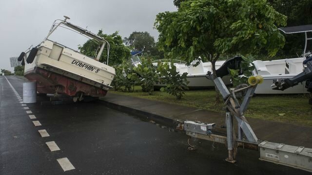 un-bateau-emporte-par-l-ouragan-irma-a-pointe-a-pitre-en-guadeloupe-le-6-septembre-2017_5940366