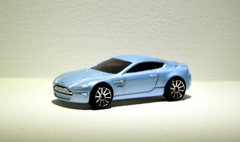 Aston martin V8 vantage (Hotwheels 2009)