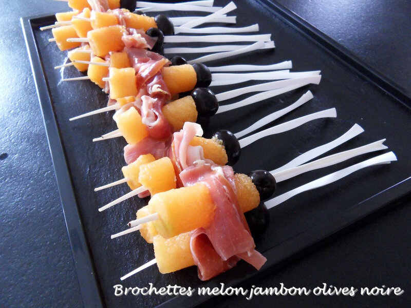 Brochettes melon jambon olives noire
