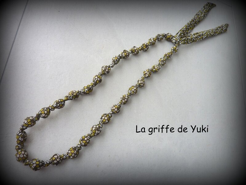 417 - Collier tissu fleur vert jaune (3)