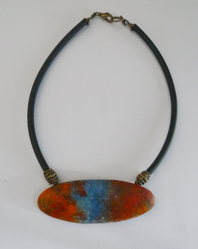 2013_1070549_pendentif_ovale_peinture_bleu_orange