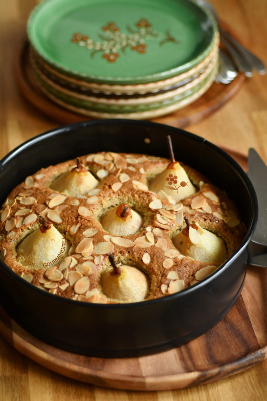 Gâteau moelleux noisettes & poires entières_1