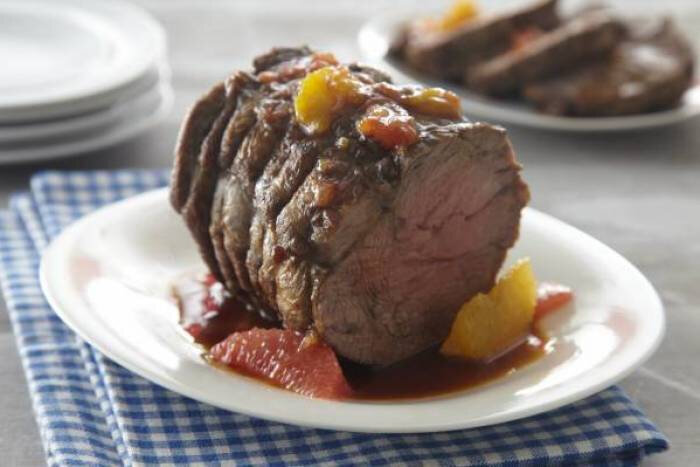 quasi-de-veau-roti-cocotte-de-paimpol-aux-tomates-confites-et-piquillos