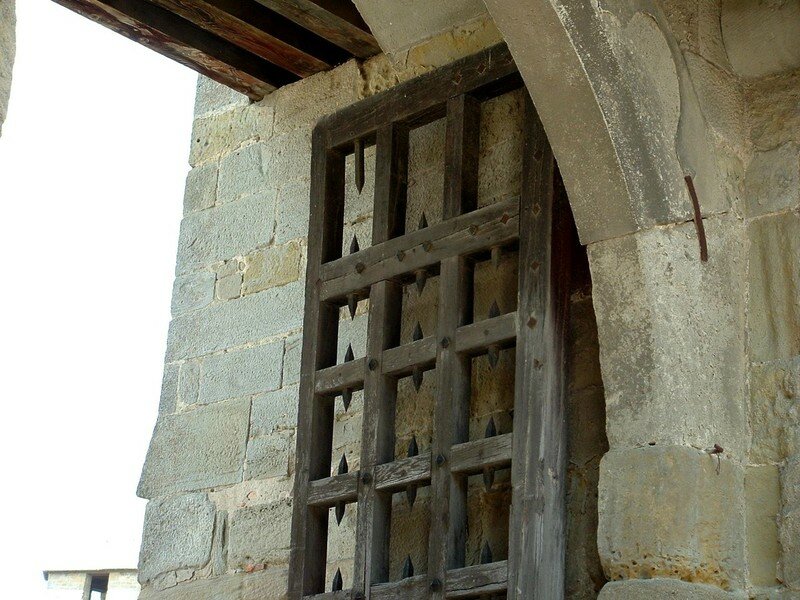 009  Porte du château comtal