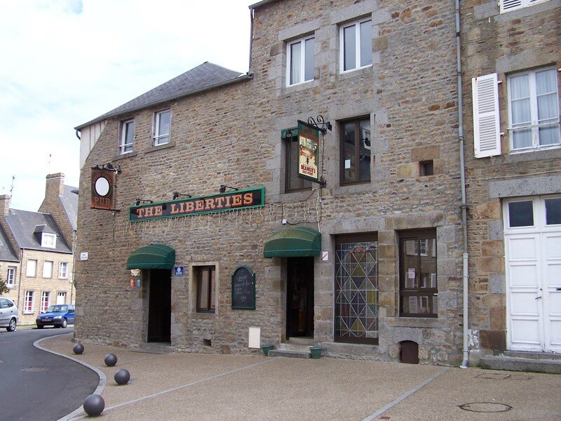 the Liberties Avranches bar pub place d'Estouteville