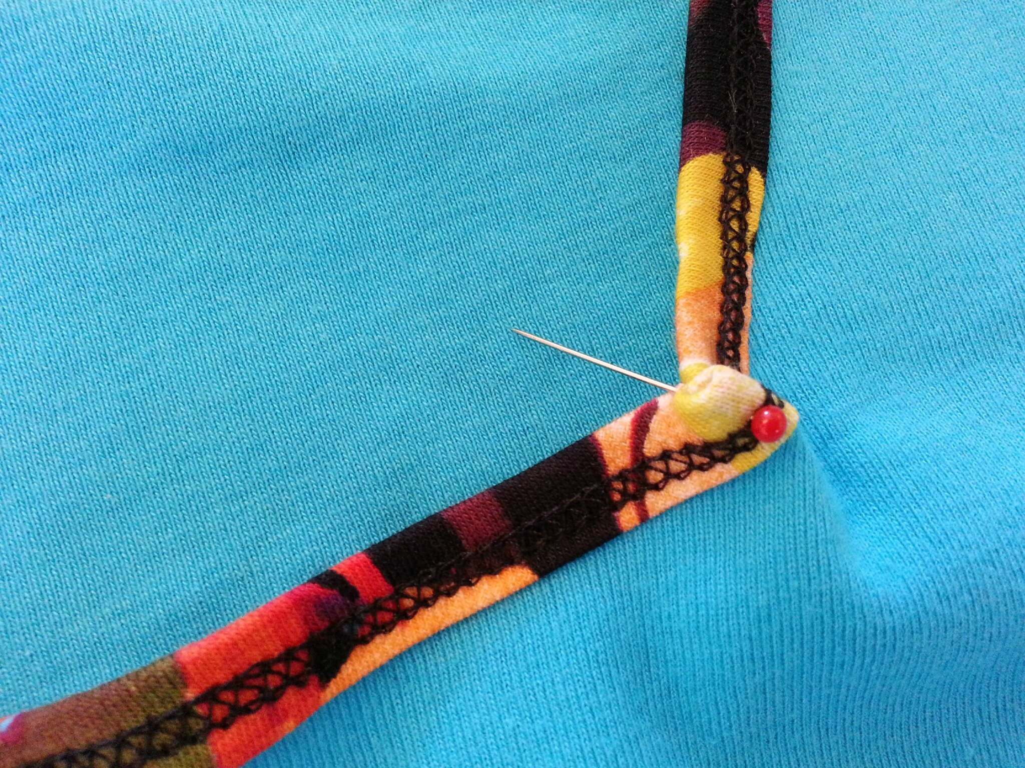 Tuto “Rectifier une encolure qui baille” Nine Couture