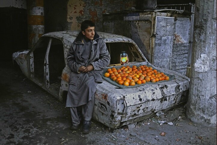 2014 Steve McCurry 05 - Le vendeur d-orange Kabul