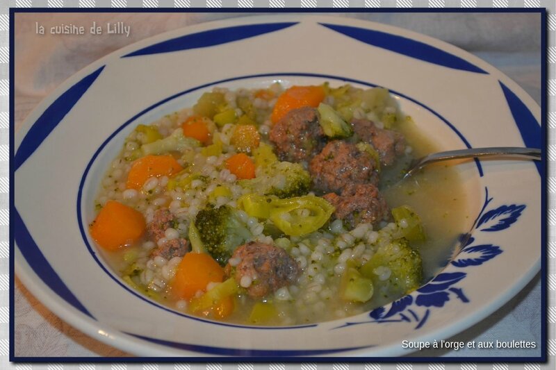 soupe à l'orge et aux boulettes