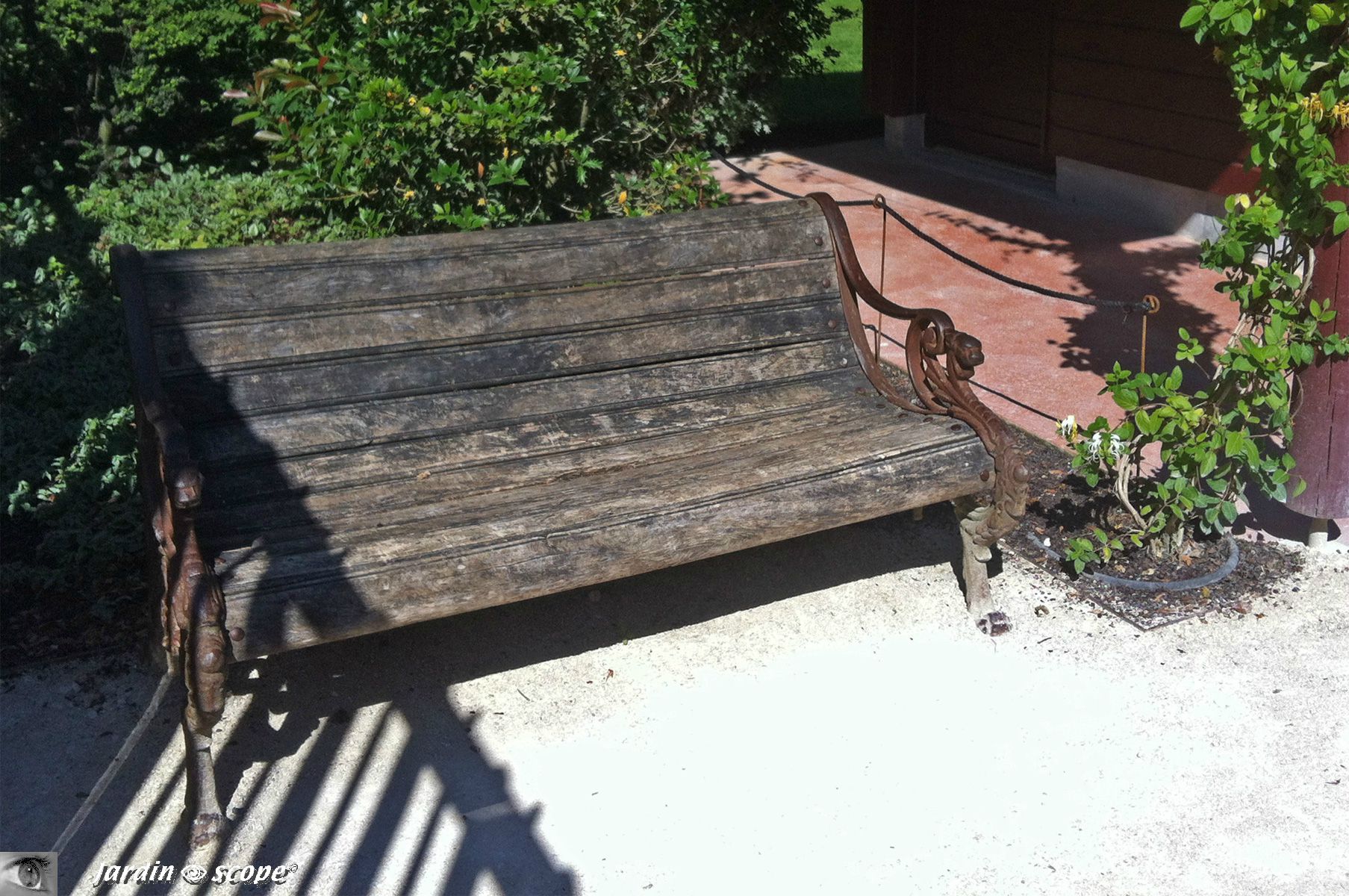 Banc bois et fonte au Domaine de Chaumont sur Loire
