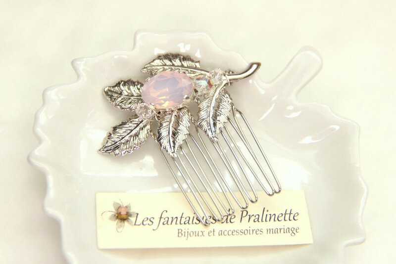 peigne-mariage-feuilles-argentees-et-cabochon-en-cristal-rose-opal-2
