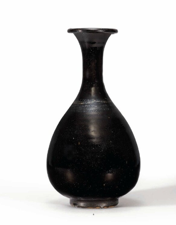 A Northern black-glazed pear-shaped vase, Song Dynasty (960-1279)