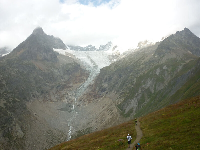 Dans l'ascension du Grand Col Ferret 2525 m