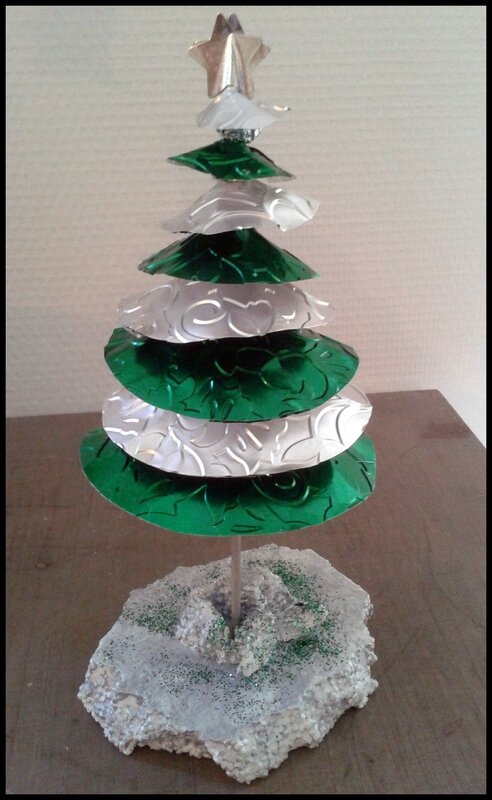 139_Noël et nouvel an_Sapin métal (cadré)