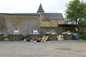 poubelles le bourg Saint-Senier mai 2013