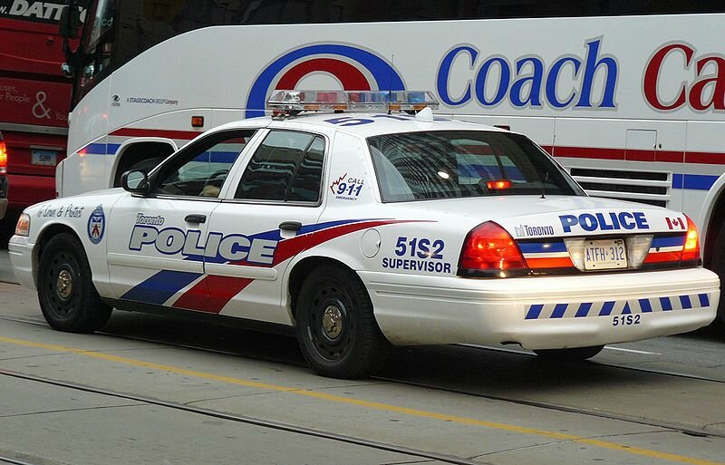 800px-Police_Car_51S2_Toronto