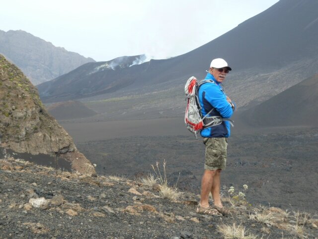 Cap Vert Ile de FOGO - Philippe pose devant le volcan - 22