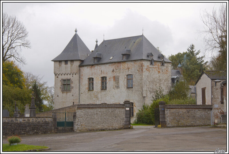 on est dans la région de Solre-le-château...il faut bien s'attendre à y trouver un château !