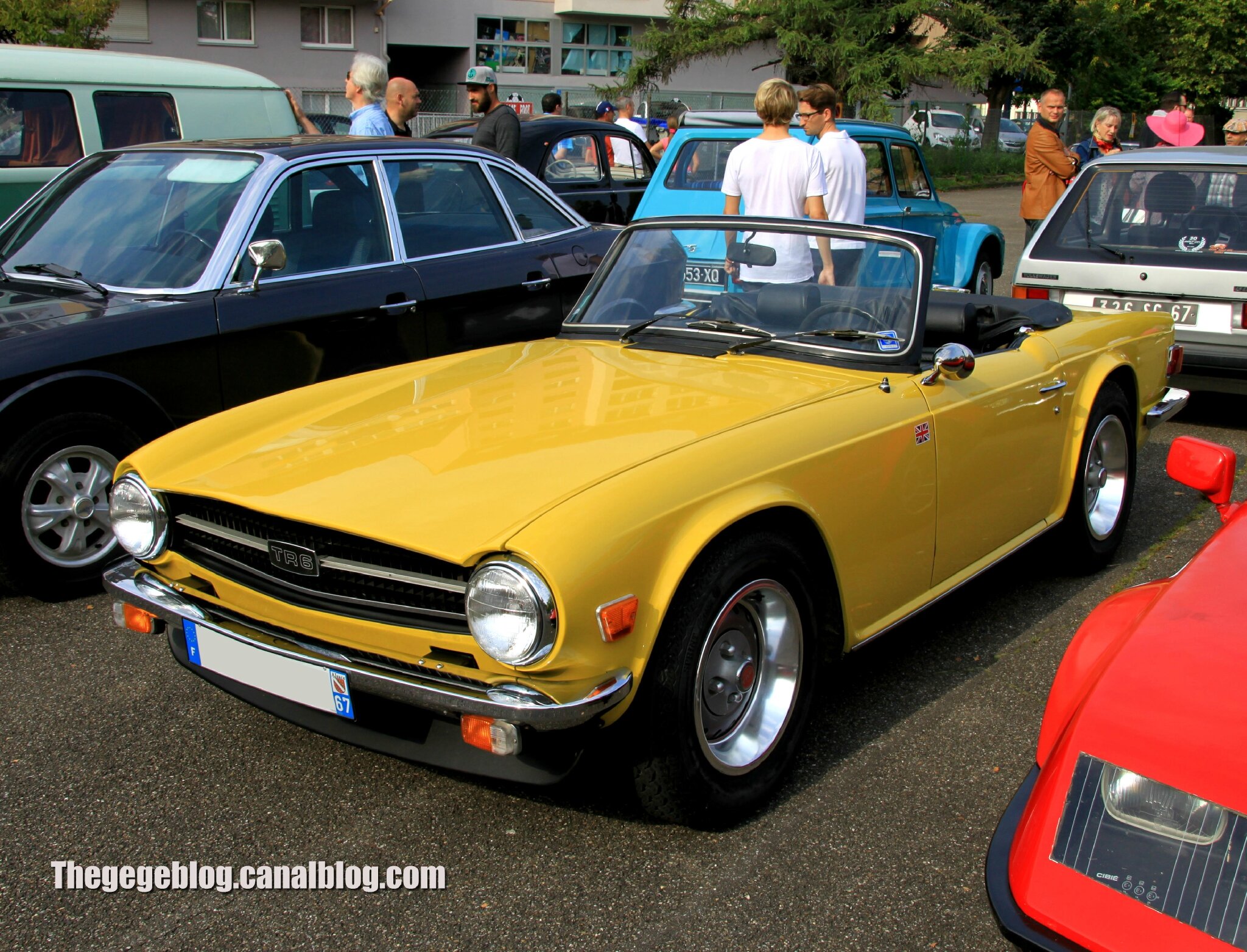 Triumph TR6 convertible (Retrorencard septembre 2014) 01
