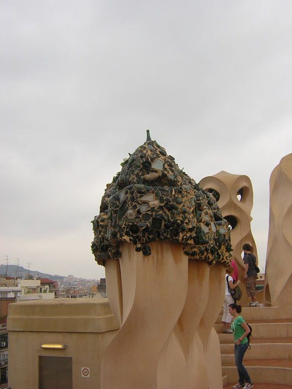 BARCELONE - LA PEDRERA - DES CHEMINÉES