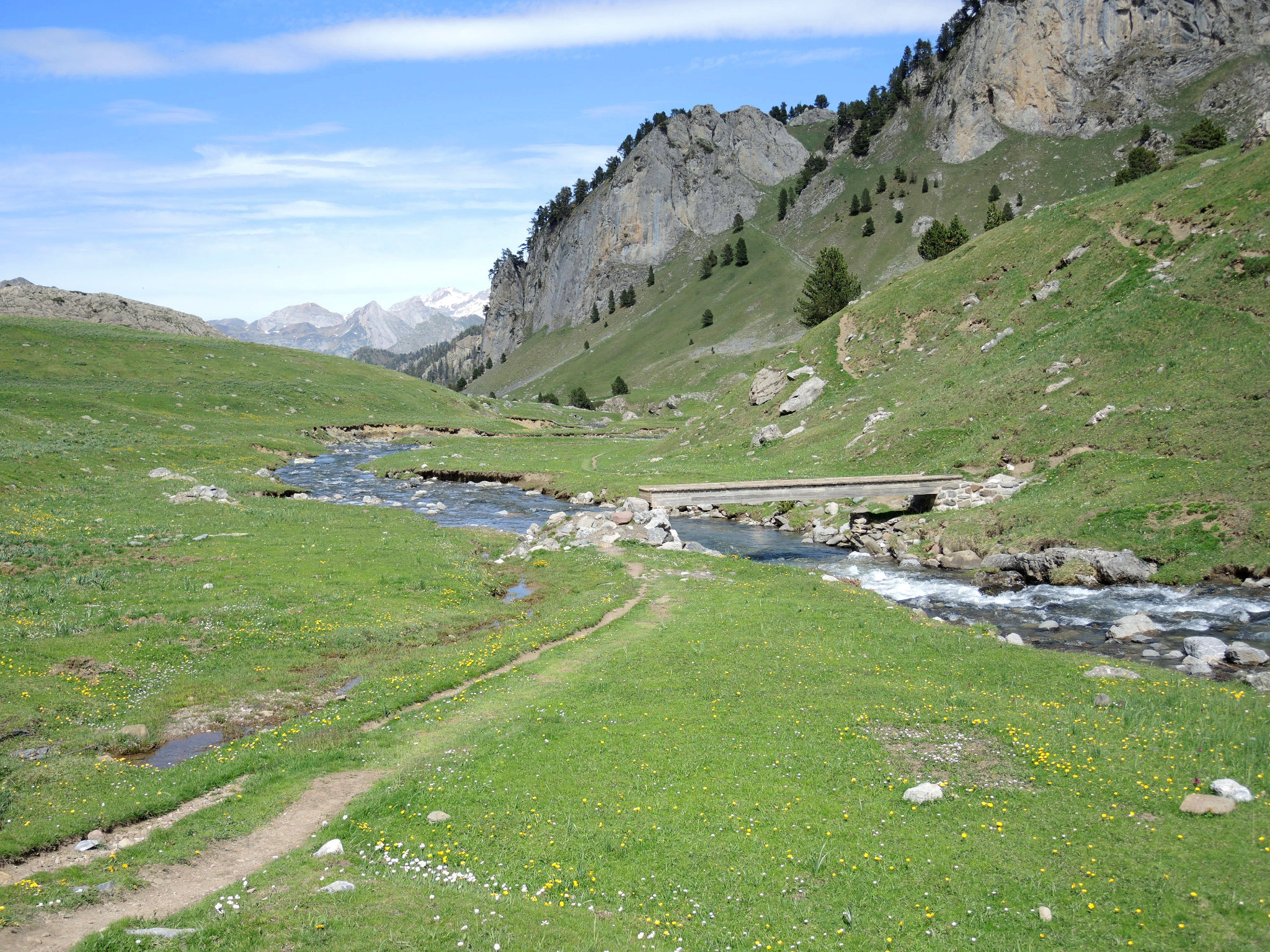 Lacs d'Ayous, descente vers le pont de Bious, gave et pont