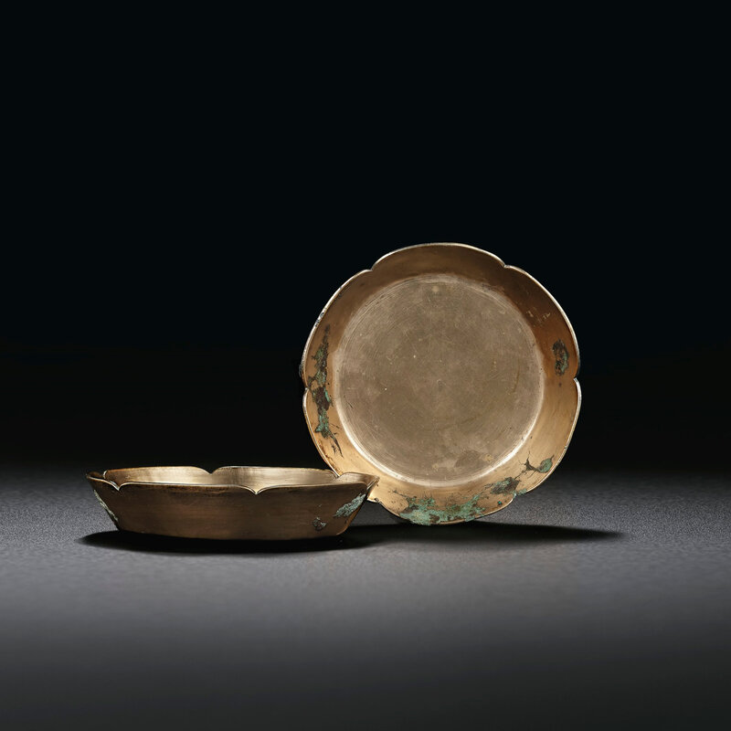 2019_NYR_18338_0585_000(a_pair_of_silvery_metal_petal-lobed_dishes_song_dynasty)