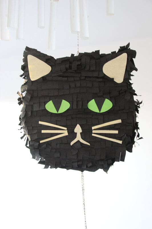 pinata_chat_noir