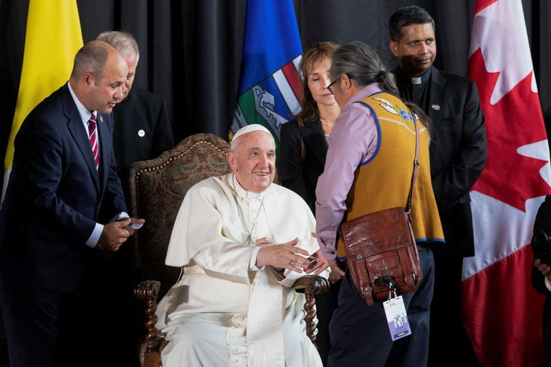 2022-07-25T045541Z_1_LYNXMPEI6O05T_RTROPTP_3_POPE-CANADA