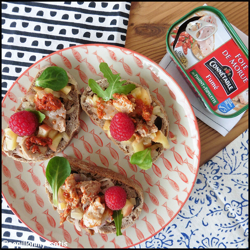 Tartines de compotée de pomme échalote et foie de morue fumé