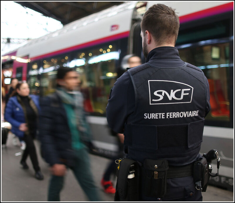 Un homme saute du RER en marche pour échapper à ses agresseurs Suge SNCF