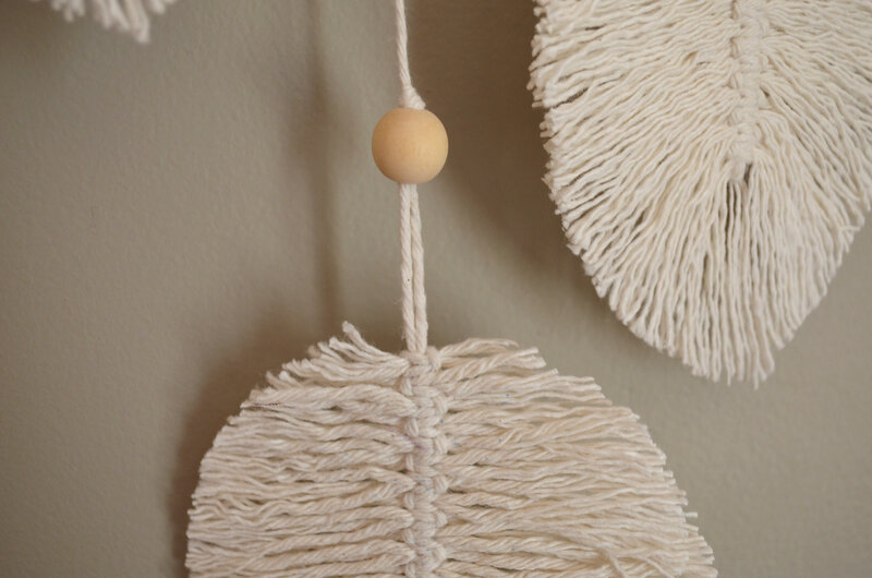 décoration murale en plumes-macramé-DIY-lachouette bricole (8)