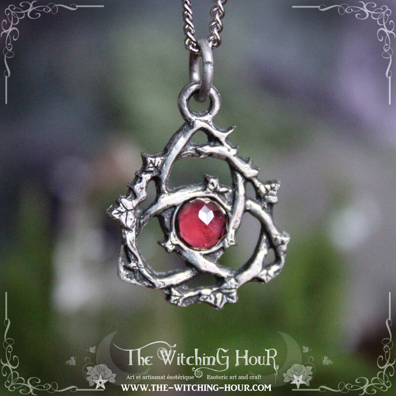 Pendentif triquetra Ivyana Faorelia en grenat rhodolite 2 copie