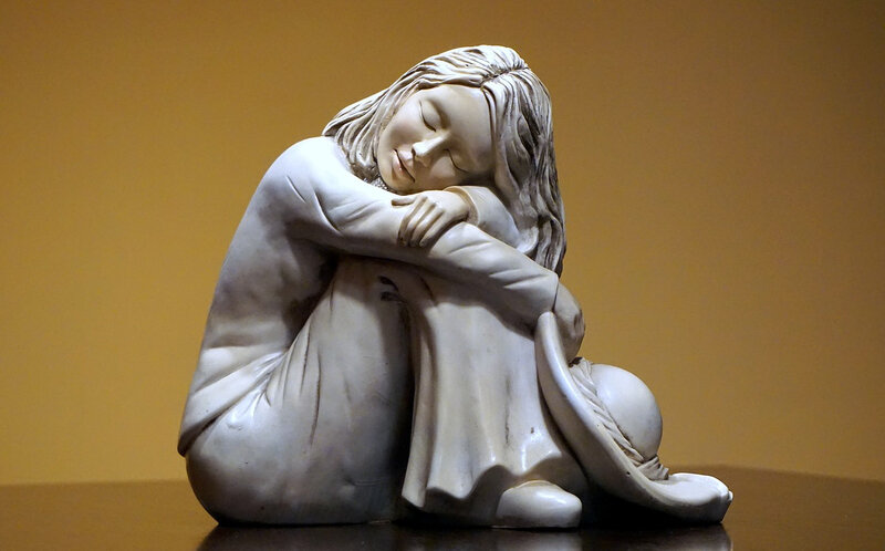 statue