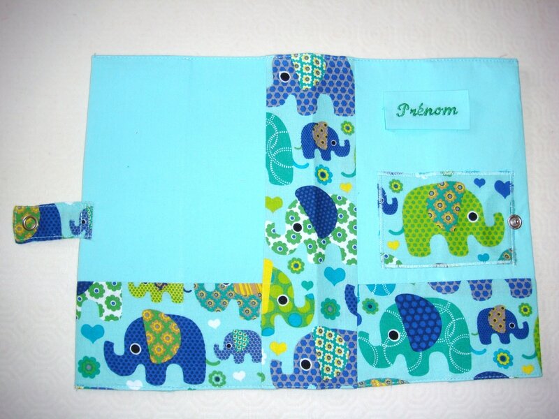 Protège carnet éléphant bleu et vert ouvert